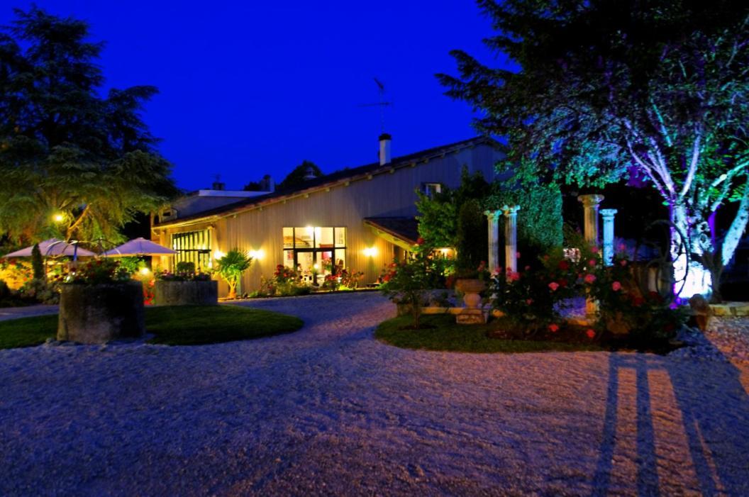 Logis Hotel Restaurant L'Essille Bassac Екстер'єр фото