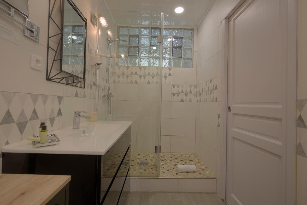 Logis Hotel Restaurant L'Essille Bassac Екстер'єр фото