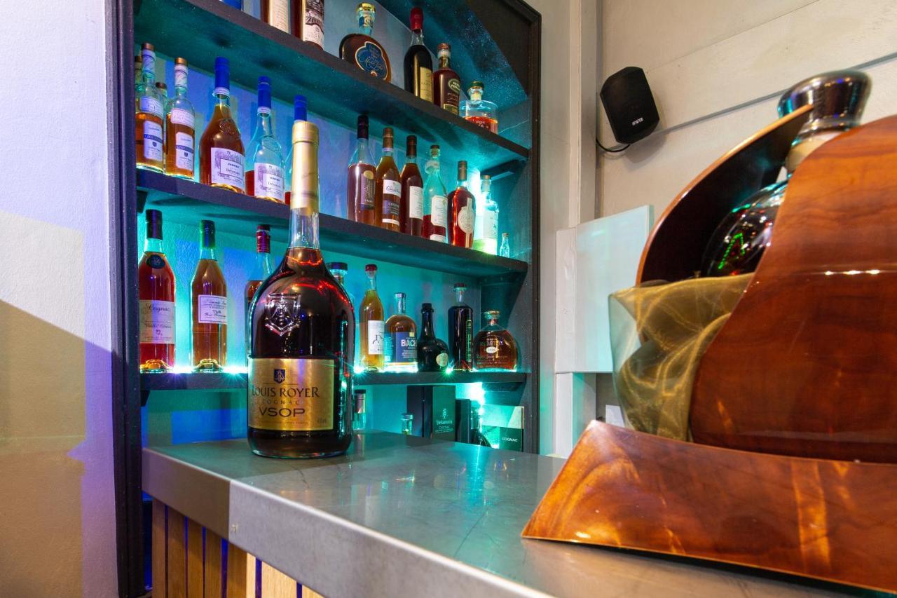 Logis Hotel Restaurant L'Essille Bassac Екстер'єр фото