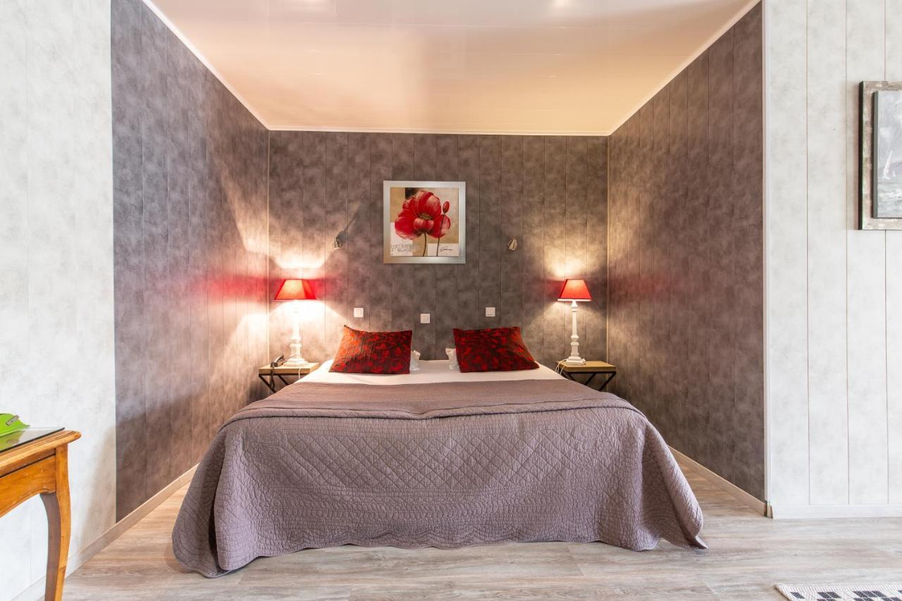 Logis Hotel Restaurant L'Essille Bassac Екстер'єр фото